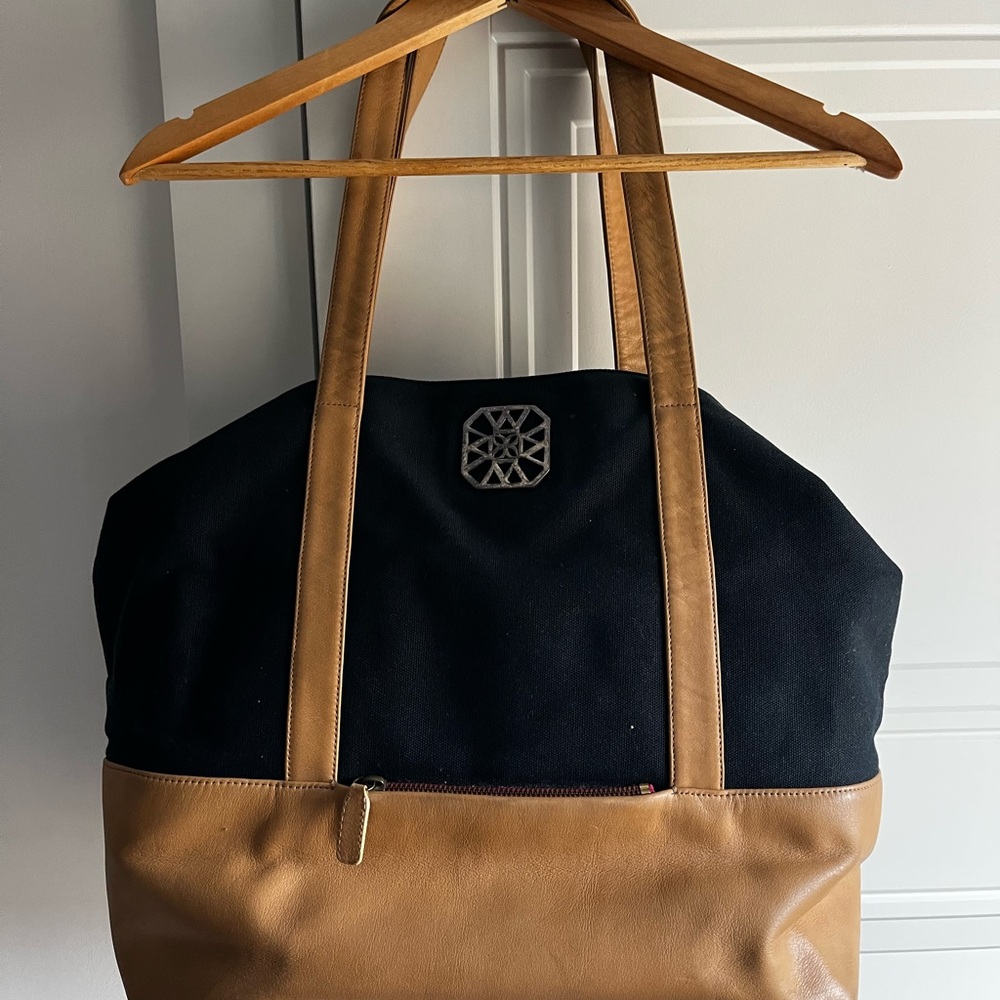 Warner New York Black and Tan Weekender Tote Bag